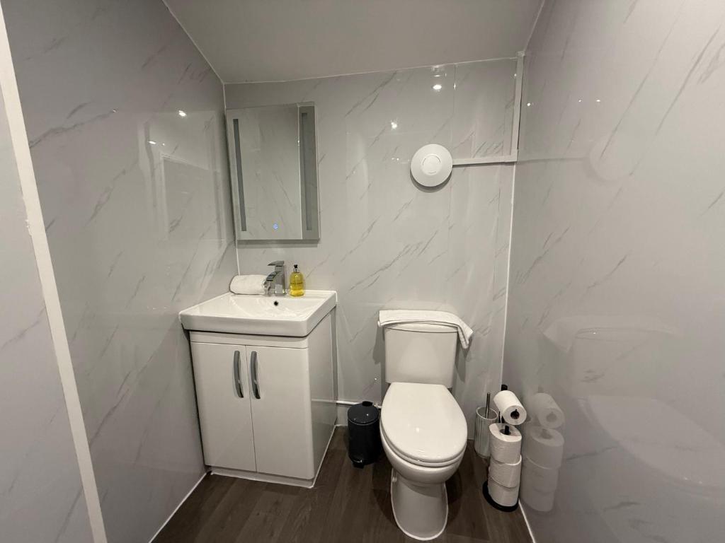 Snuggle Cove Apartments- Walton Road 4