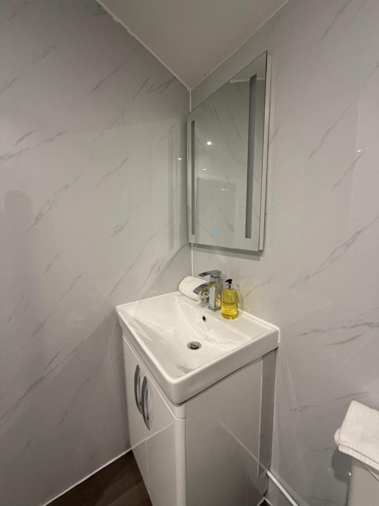 Snuggle Cove Apartments- Walton Road 8