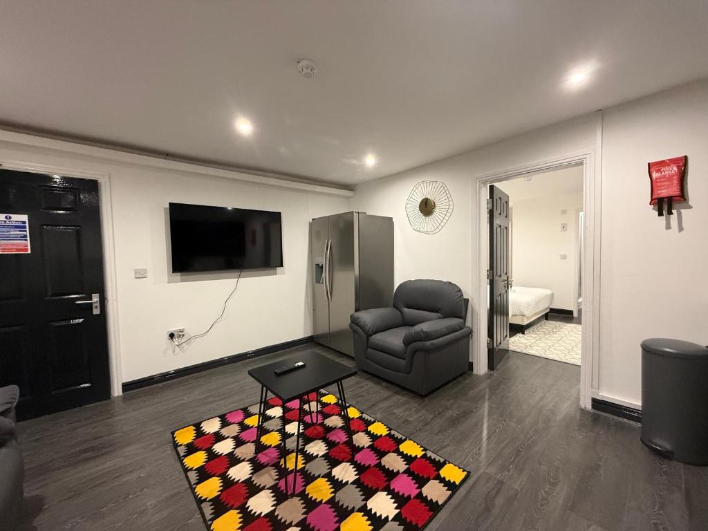 Snuggle Cove Apartments- Walton Road 7