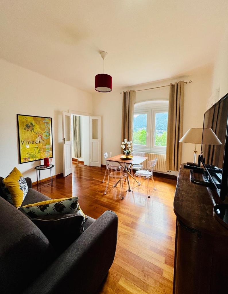 Nani'House Apartment in Lecco lake view