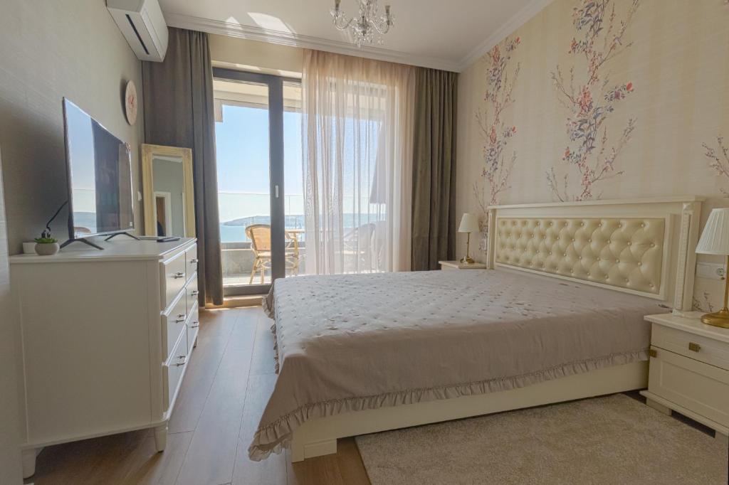 Panorama Sky 17 - Lux Top Floor Apartment with Amazing Sea View 2