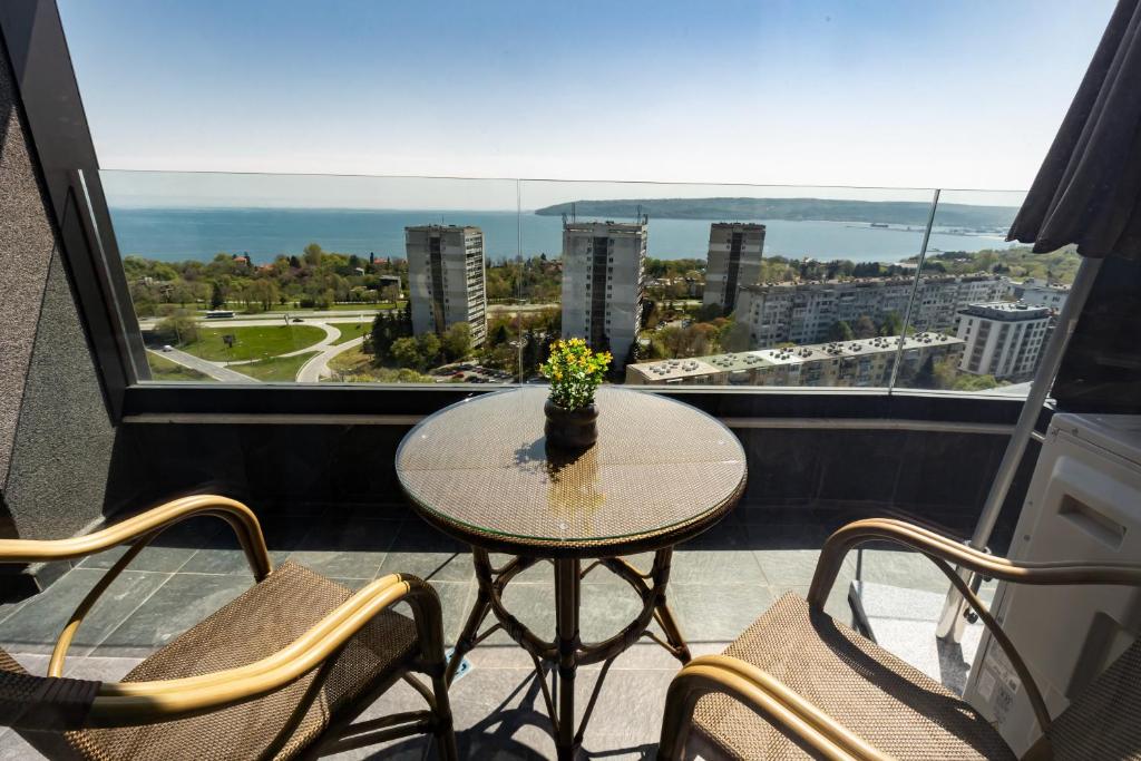 Panorama Sky 17 - Lux Top Floor Apartment with Amazing Sea View 1