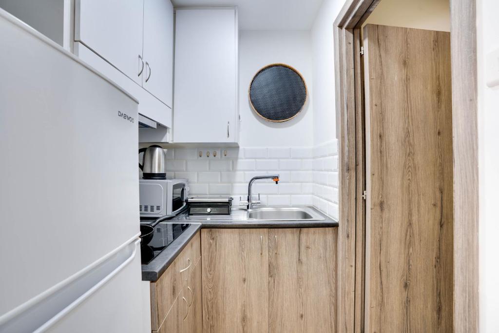 Atlantis Apartments 50m from Makenzy seafront 2