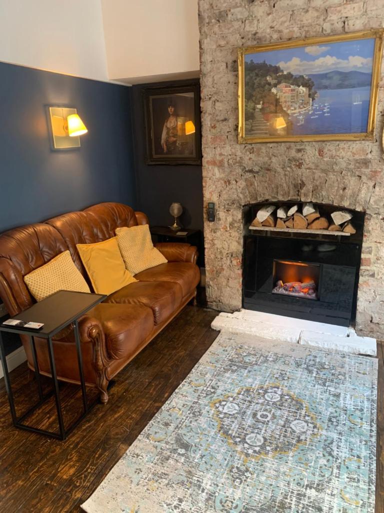 HelloYorkCentre - 1 FREE ON SITE PARKING SPACE - 60 SECOND WALK 2 MINSTER! 2