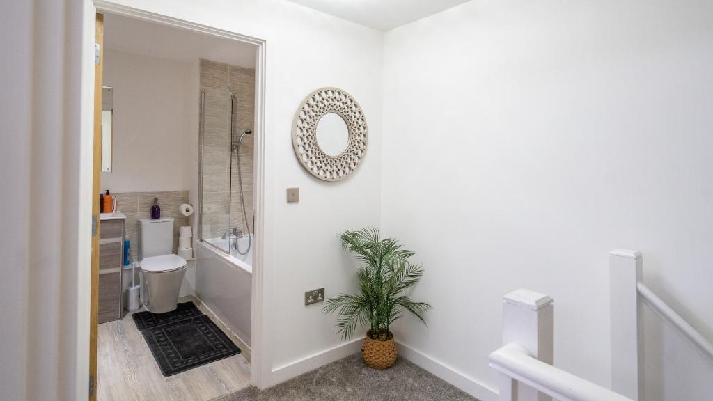 Mega7 Spacious 2Bedroom Apartment, 2 Bathrooms, Balcony and Free Parking 8
