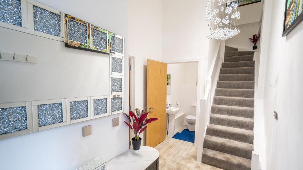 Mega7 Spacious 2Bedroom Apartment, 2 Bathrooms, Balcony and Free Parking 3