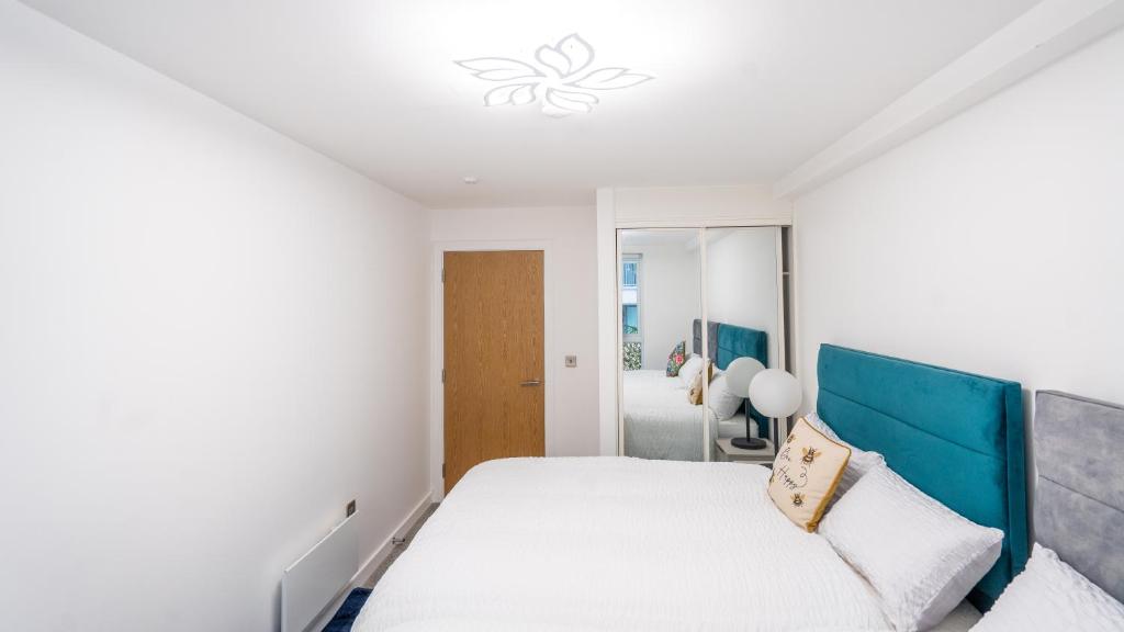 Mega7 Spacious 2Bedroom Apartment, 2 Bathrooms, Balcony and Free Parking 2