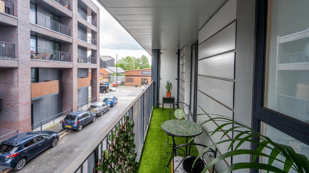 Mega7 Spacious 2Bedroom Apartment, 2 Bathrooms, Balcony and Free Parking 6