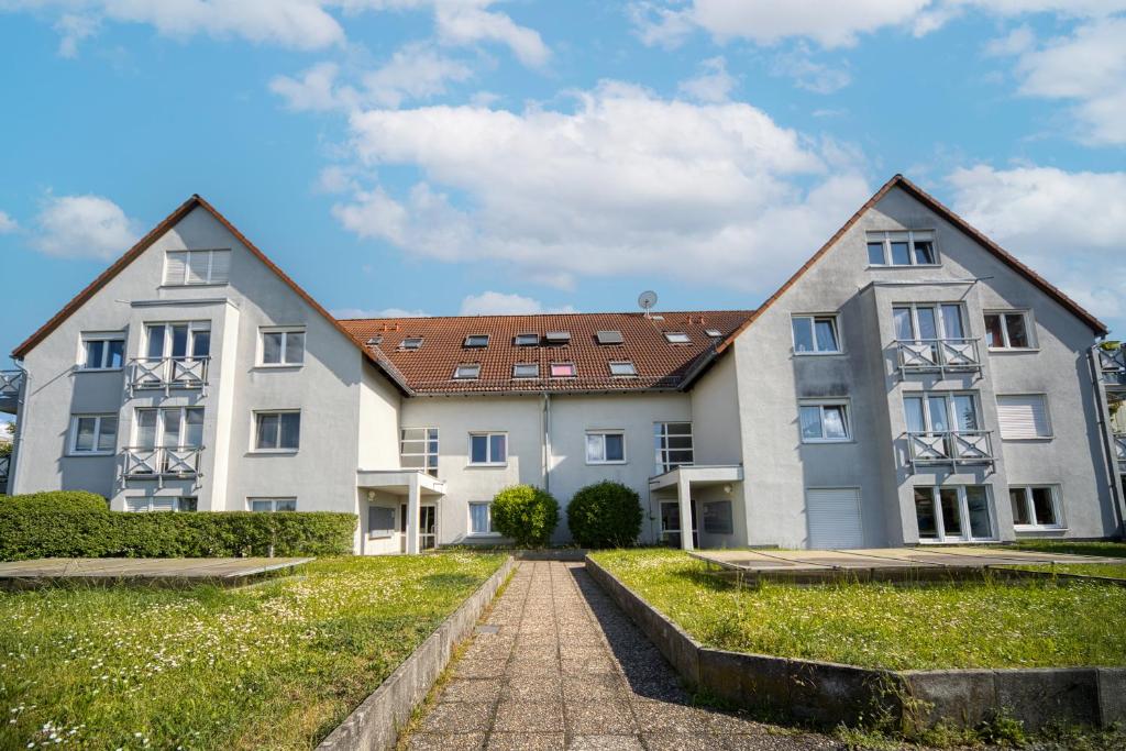 DresdenStay 3 Schlafzimmer 2 Bäder Balkon Kamin PS4 6