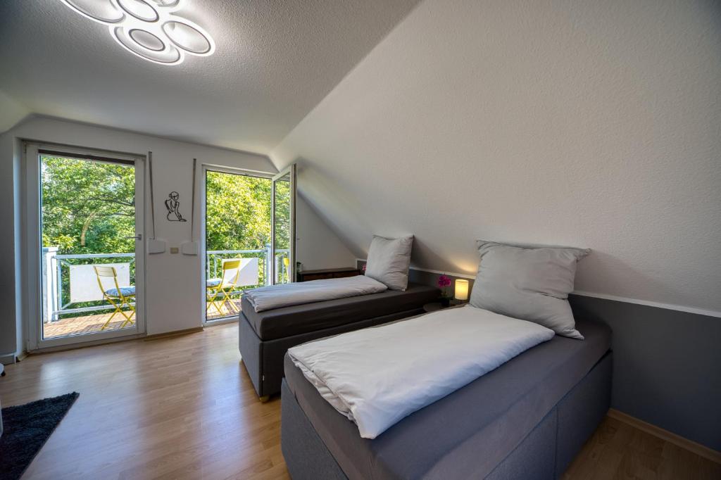 DresdenStay 3 Schlafzimmer 2 Bäder Balkon Kamin PS4 2