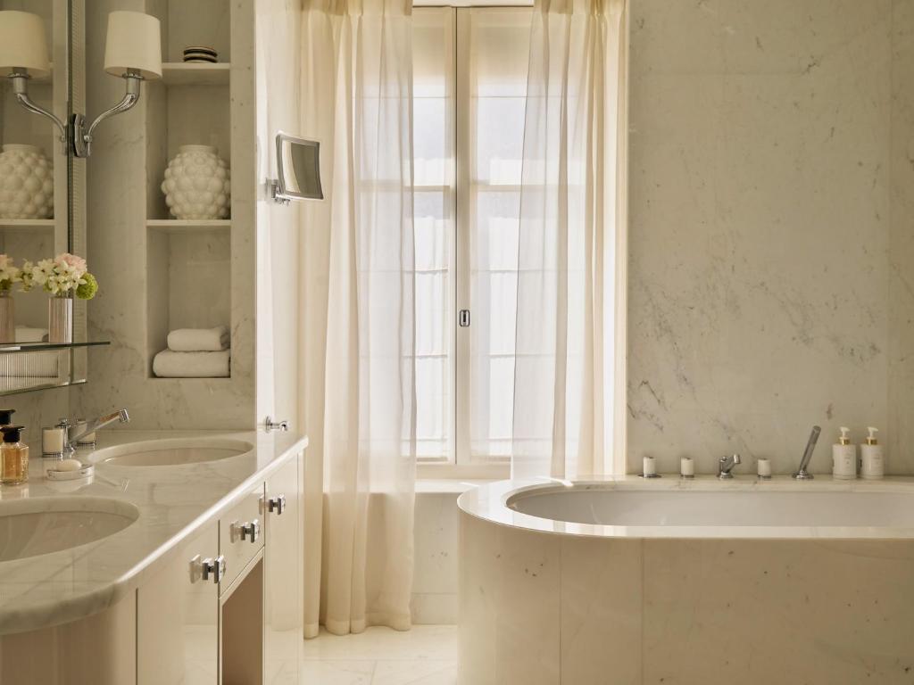 The Woodward - Auberge Collection 5