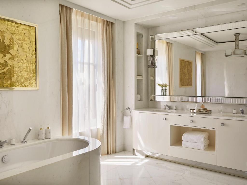 The Woodward - Auberge Collection 3