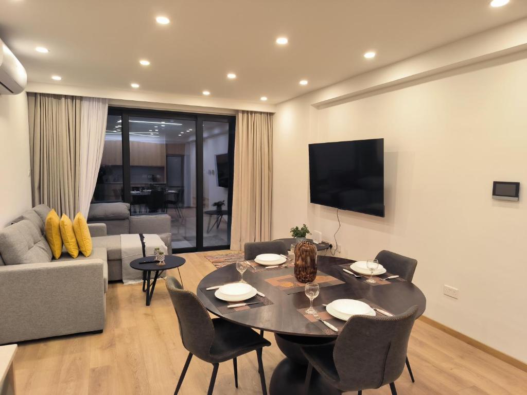2 Bedroom Brand New Apartment Mc Kenzie 2 minute to the Mc Kenzie Beach 5