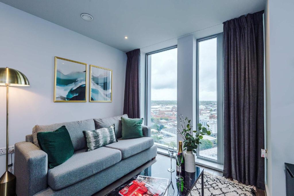 Stunning New 2-Bed Flat in Manchester Perfect for Couples 7