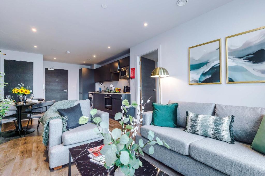Stunning New 2-Bed Flat in Manchester Perfect for Couples 8