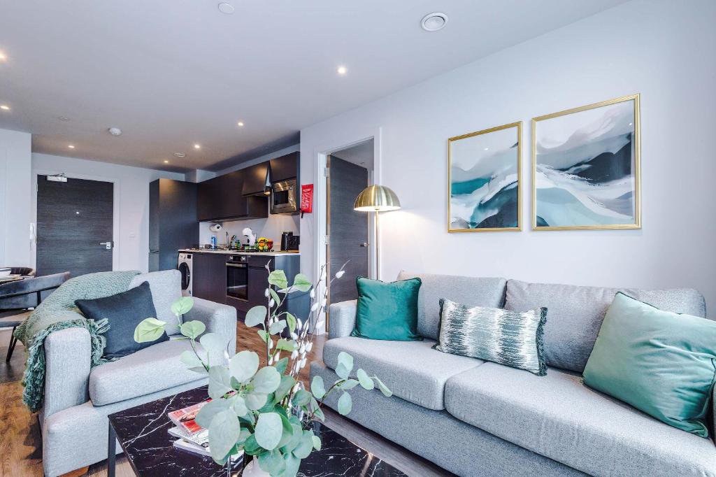 Stunning New 2-Bed Flat in Manchester Perfect for Couples 3