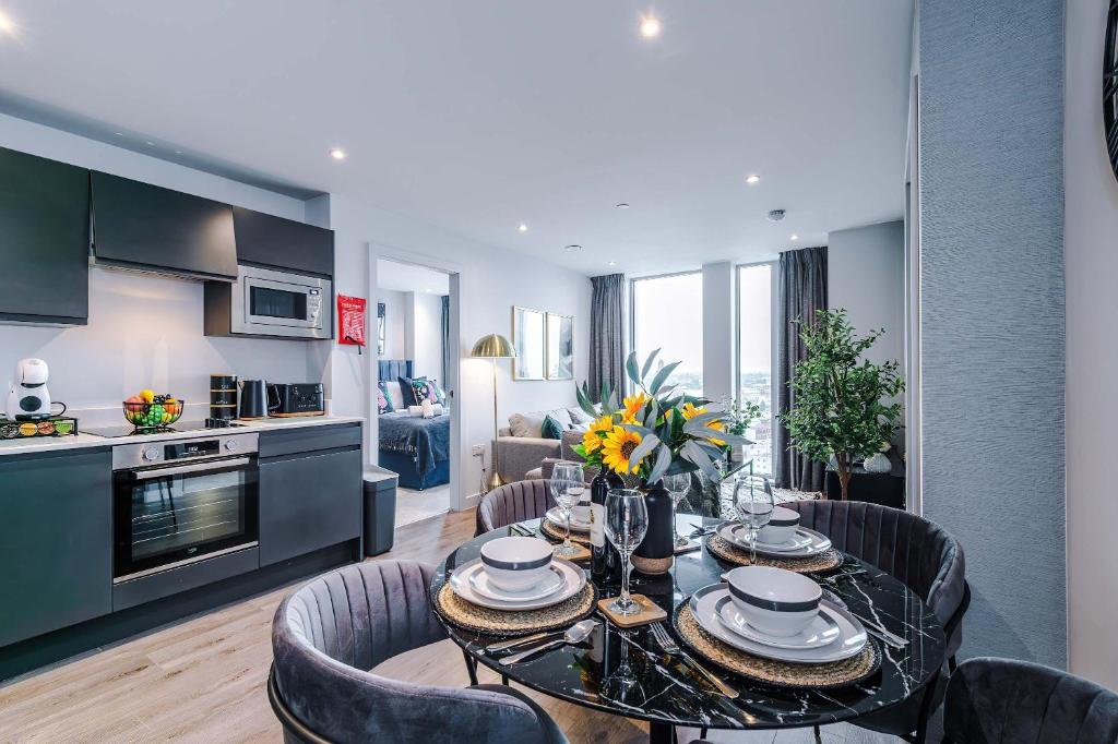 Stunning New 2-Bed Flat in Manchester Perfect for Couples 2