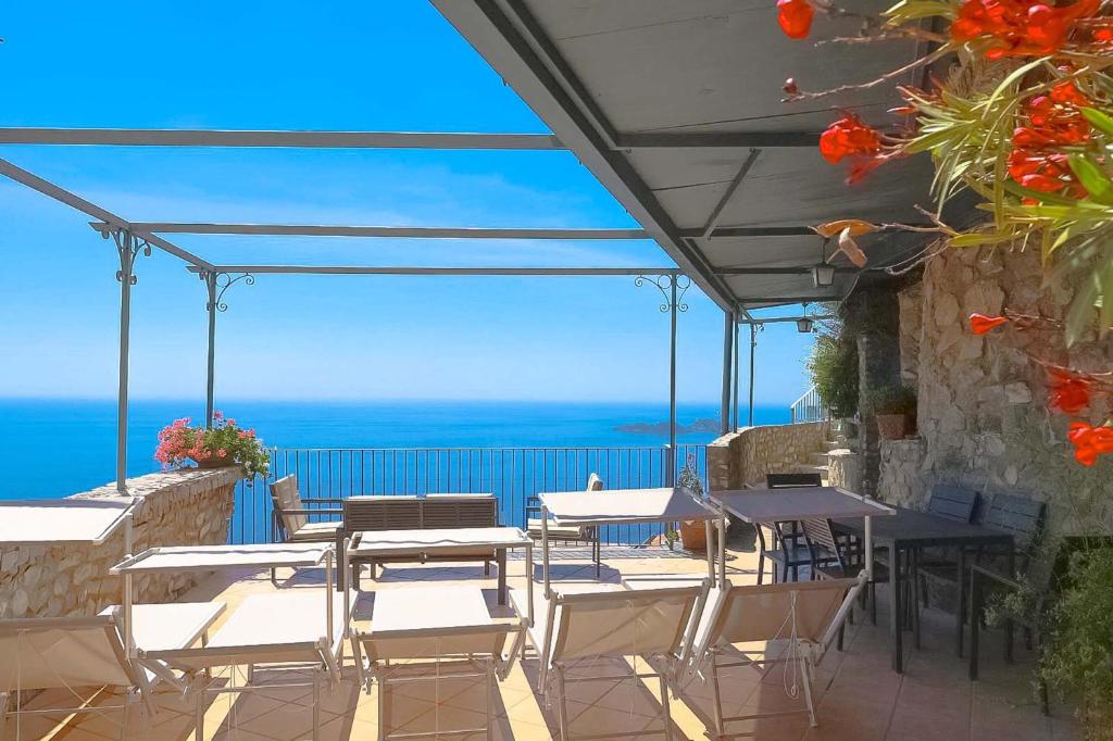 AMORE RENTALS - Villa Vanessa 7