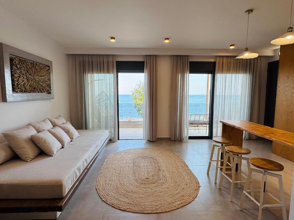Aurora Seaside Luxury Suite 6