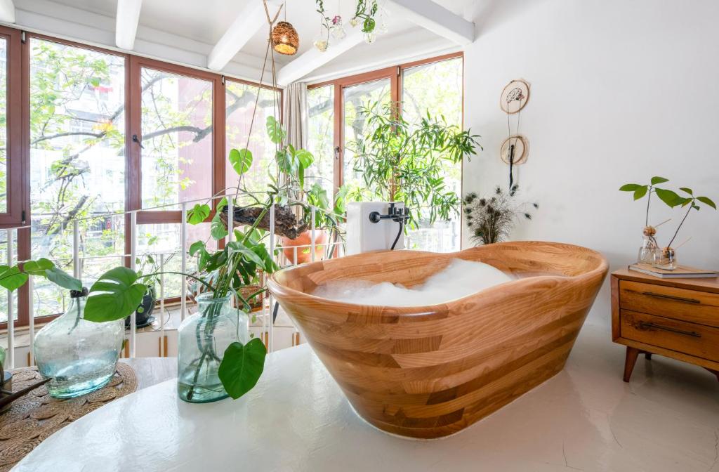 Boheme House with Bathtub & Terrace 4