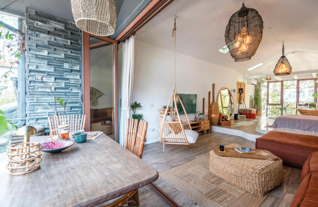 Boheme House with Bathtub & Terrace 5