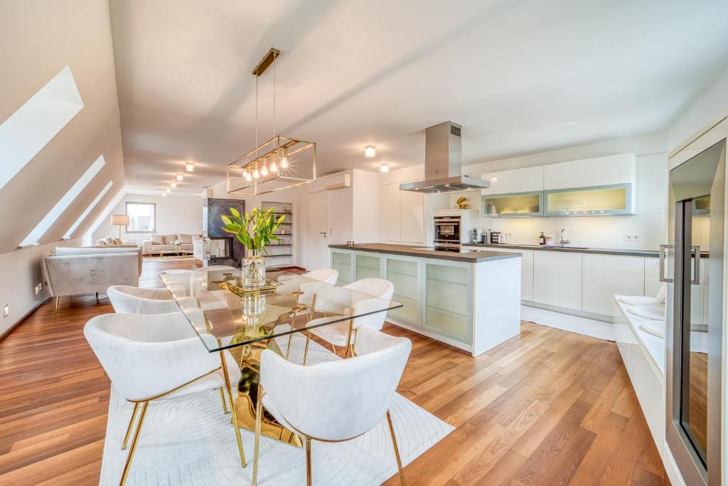 Luxury Penthouse in the center 1