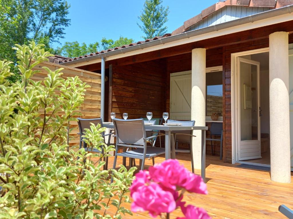 Photo de la galerie de l'établissement camping le Faillal, à Montpezat-de-Quercy