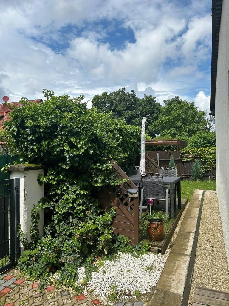 Bezauberndes Gästehaus mit Terrasse 3