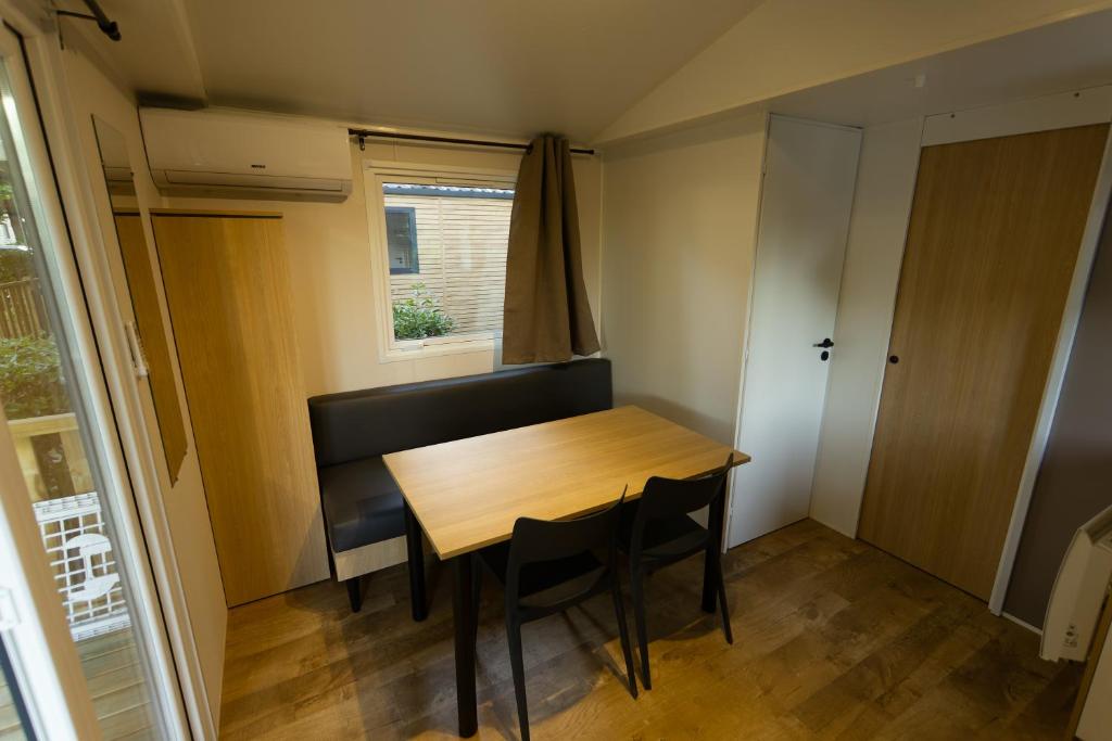 Photo de la galerie de l'établissement Camping les Avignon - la Laune, à Villeneuve-lès-Avignon 24 autres photos