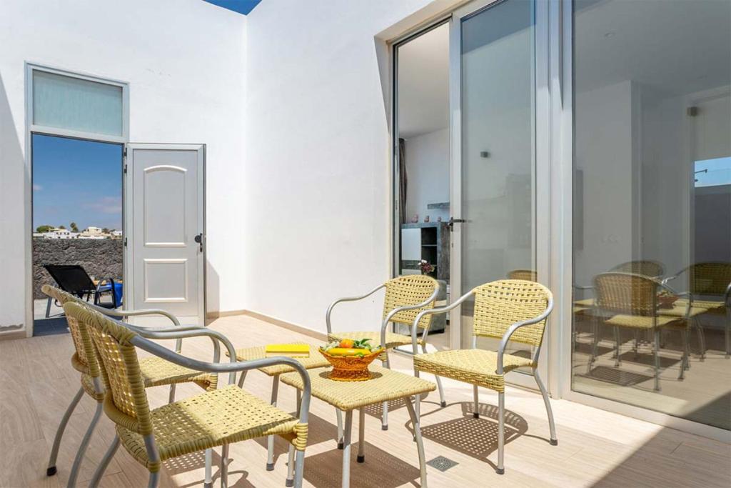 Pure Relax Vacation Home - Large terrace and Solarium By Lanzarote Vacation Homes 4