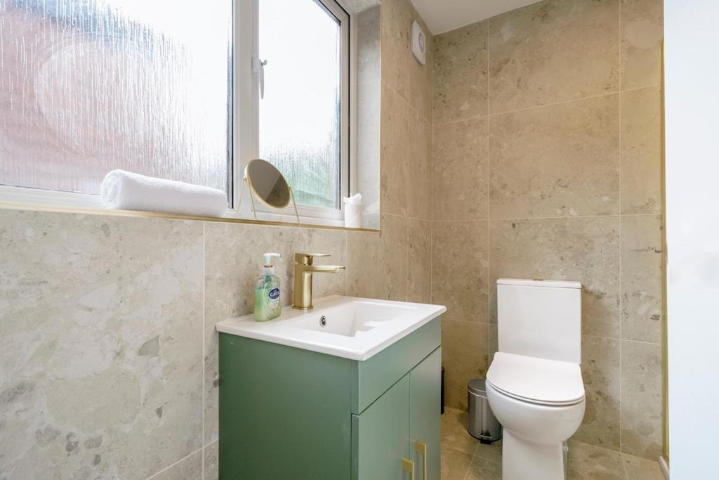 Belfast Stylish City Retreat 2BR 3