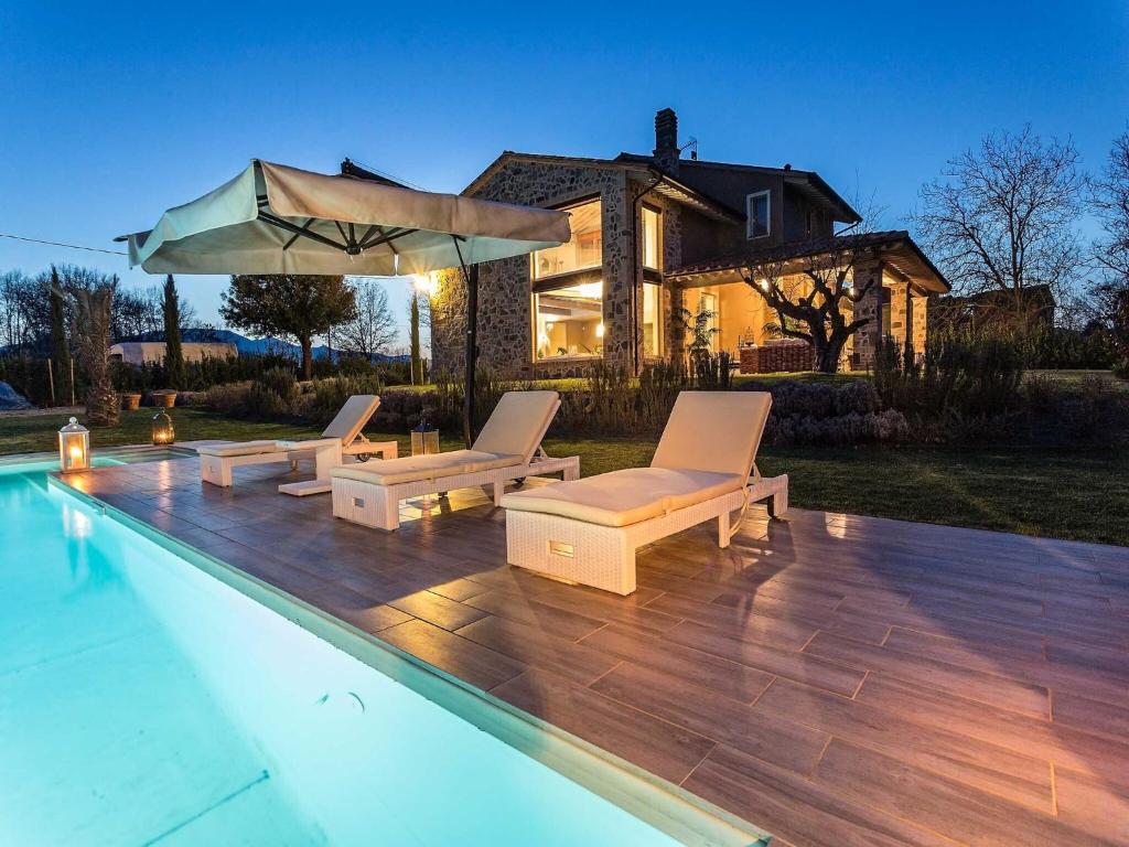 Photo de la galerie de l'établissement Villa in Orentano with Private Pool, à Orentano