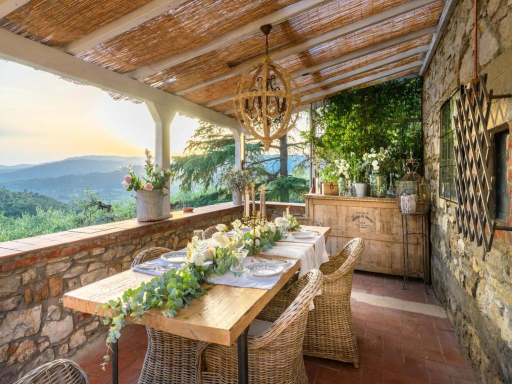 Photo de la galerie de l'établissement Farmhouse in Tuscany with Panoramic Pool, à Monsummano