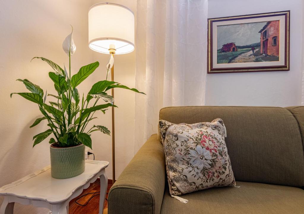 Hostly-San Giuseppe Luxury Apartment-By the Tower 8