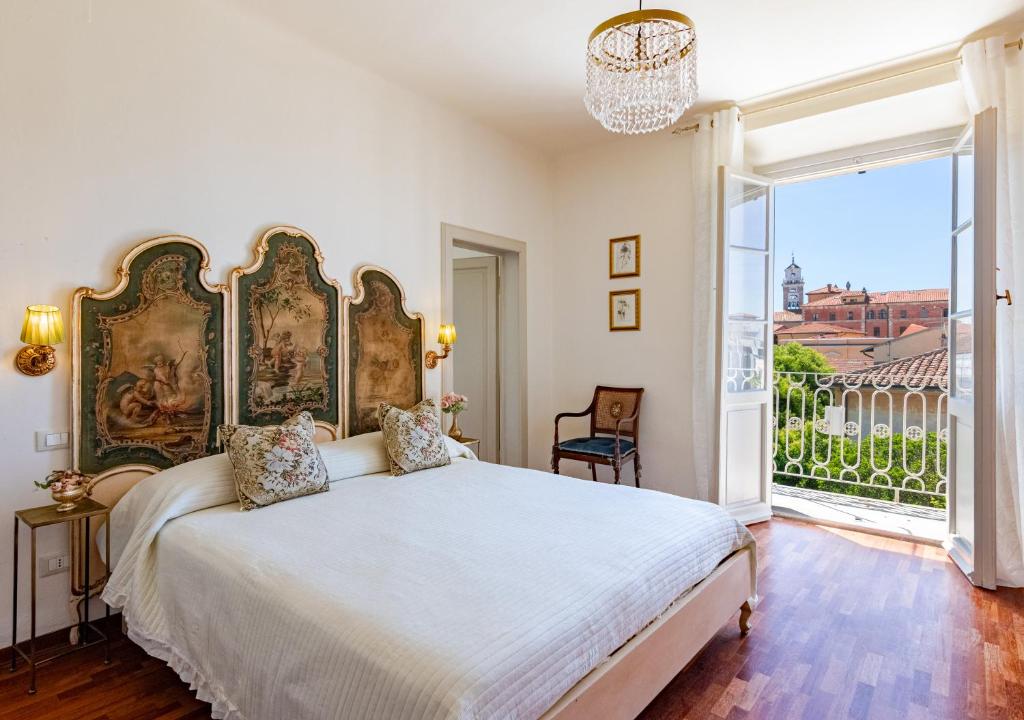 Hostly-San Giuseppe Luxury Apartment-By the Tower 2