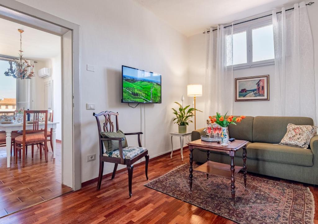 Hostly-San Giuseppe Luxury Apartment-By the Tower 4
