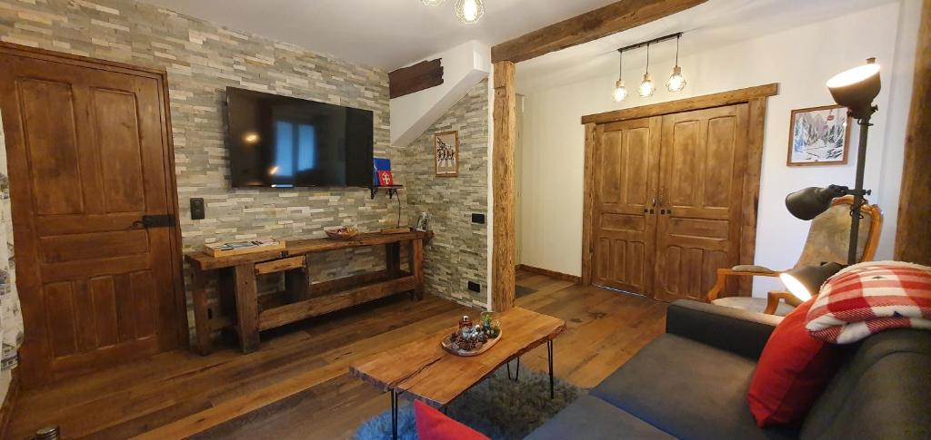 chalet cosy, jacuzzi privé, calme, idéal moto rando vélo 7