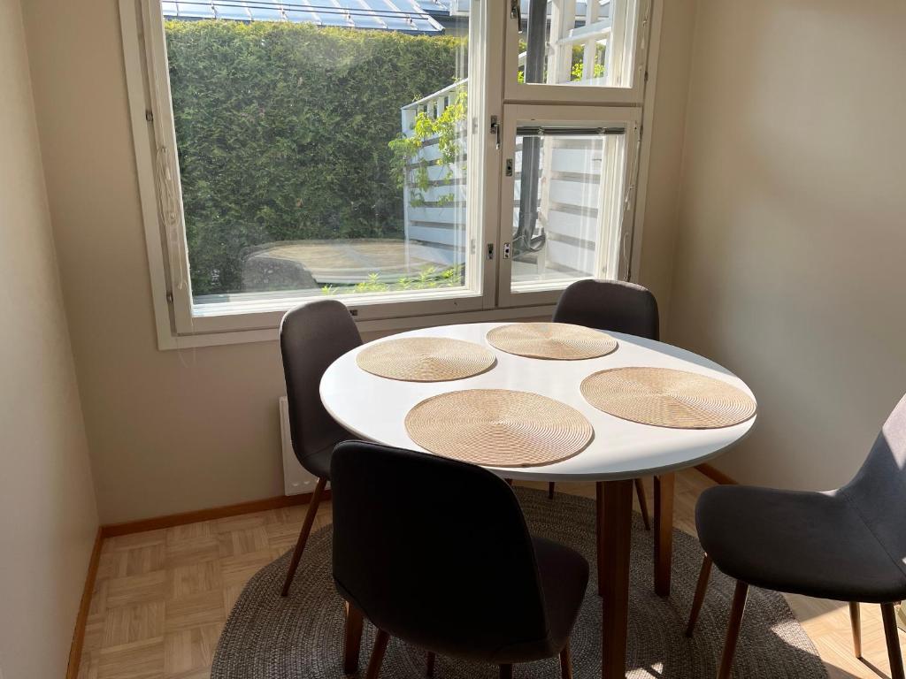 Gem of Vuosaari - private sauna, free parking and WiFi, walking distance from metro 7