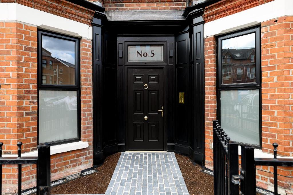 No 5 by Warren Collection 1