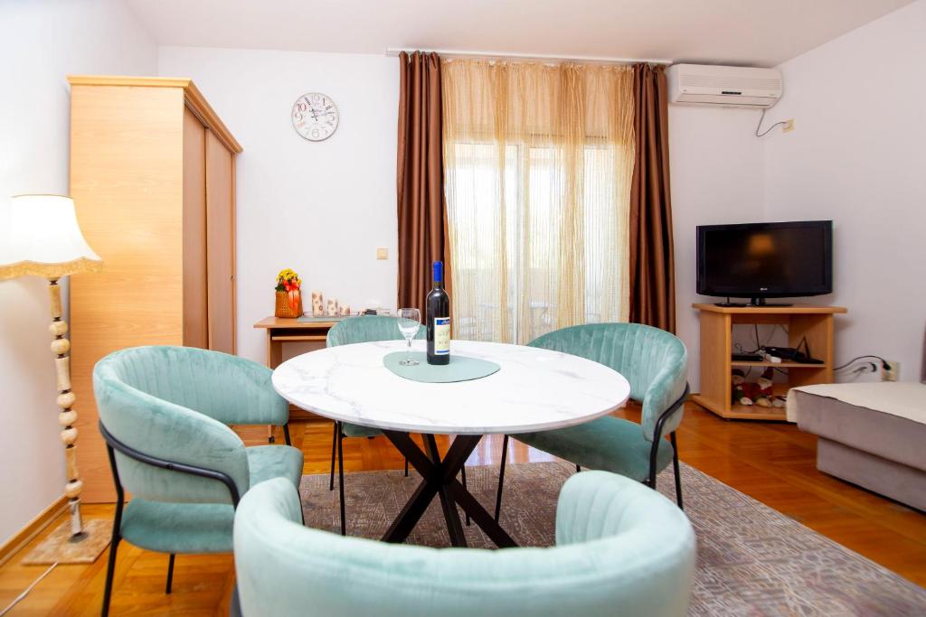 One bedroom apartment Ljilja 5