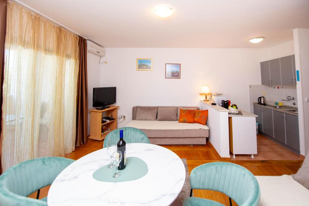 One bedroom apartment Ljilja 4