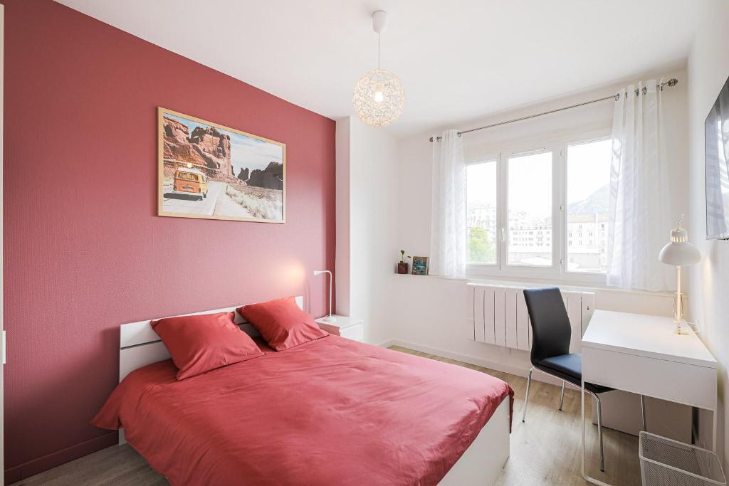 Le Smart & Cosy - Location possible du logement entier OU en coliving dans ce T5 de 80m2 - 4 chambres différentes et privatives - Jusqu'à 2 personnes par chambre et 8 pour le logement entier - Parking Gratuit - Wifi Fibre -Gare à 20 min 2