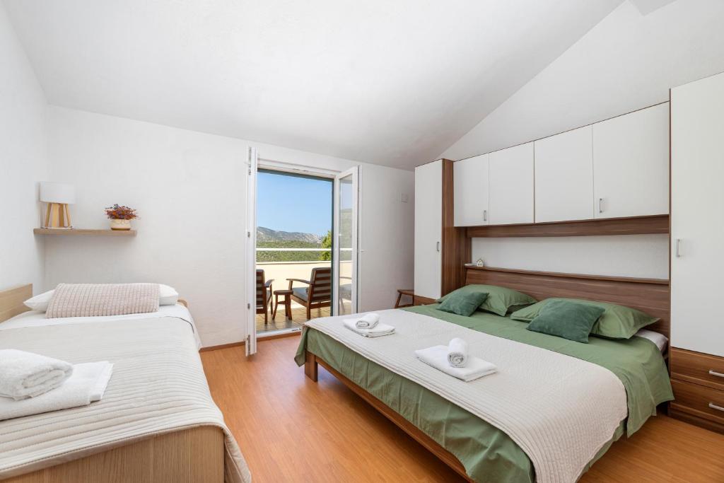 Peacefull getaway island Hvar! 7
