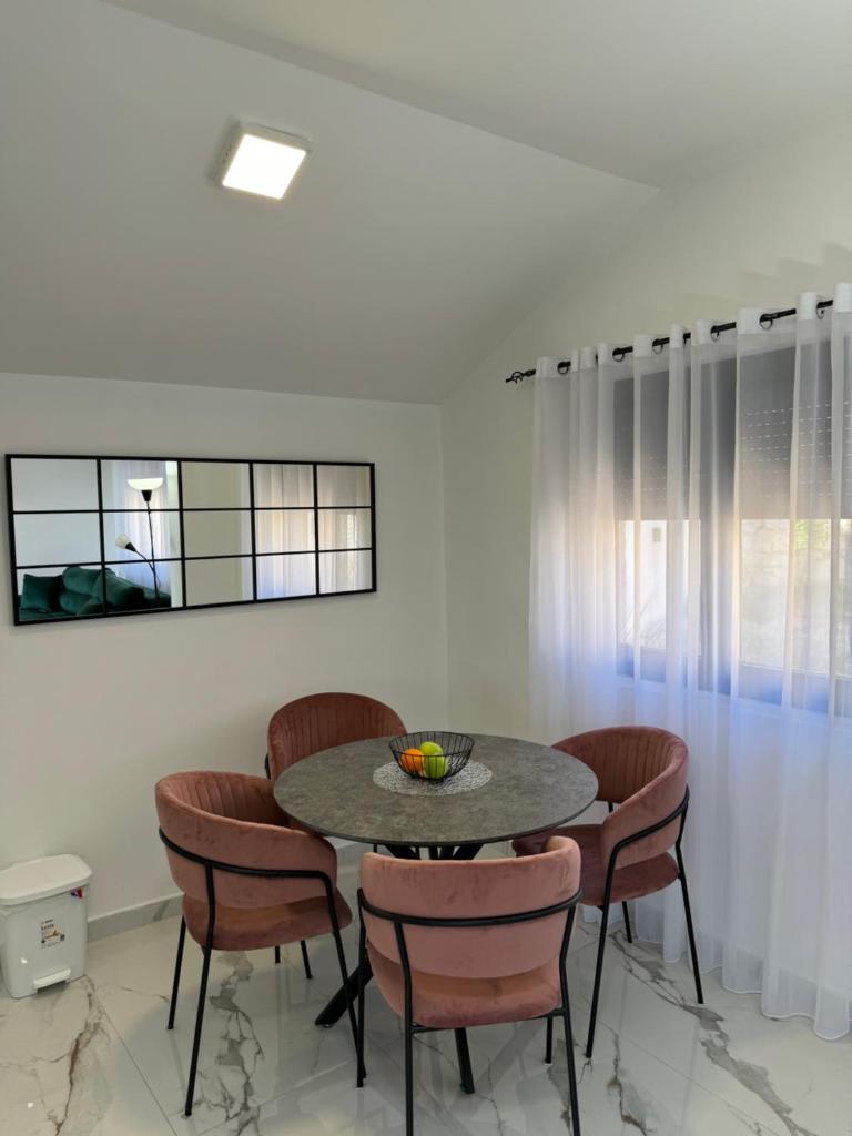 CASA HOME, one-bedroom home 8