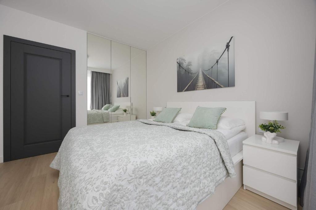 Cosy Air-Conditioned Apartment with Parking in the Garage by Renters Prestige 2