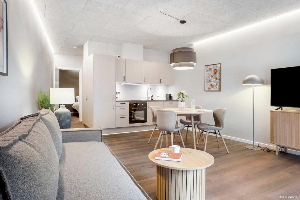 City Central Apartment w Modern Nordic Interiors 8