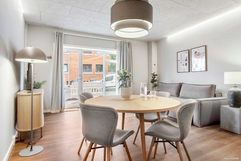City Central Apartment w Modern Nordic Interiors 4