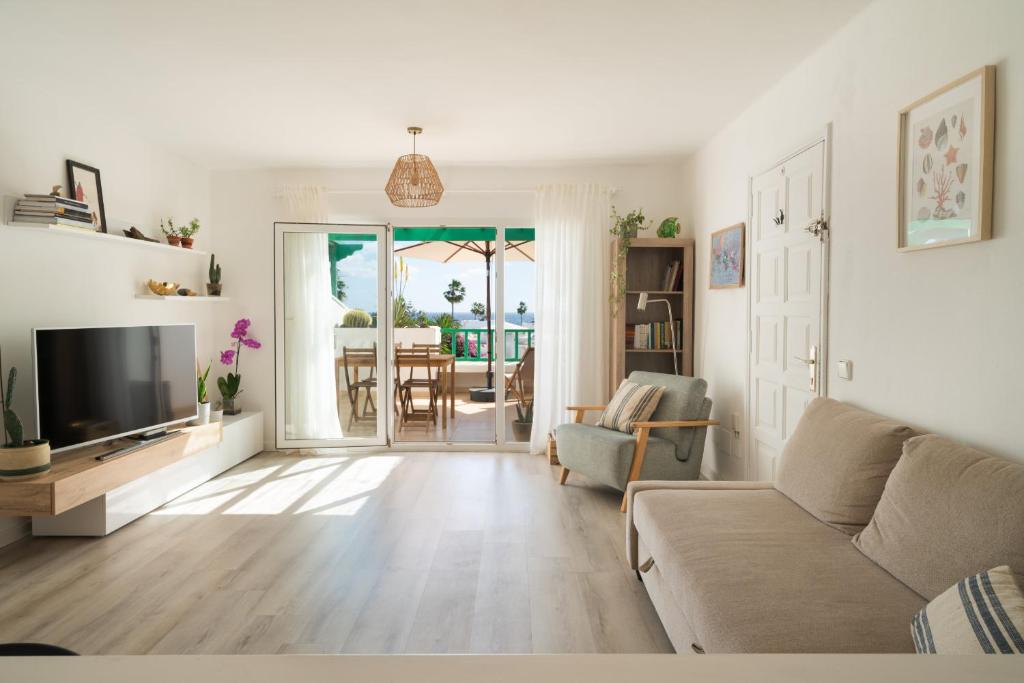 El Balcon del Mar-shared pool, tennis court and sea view 5