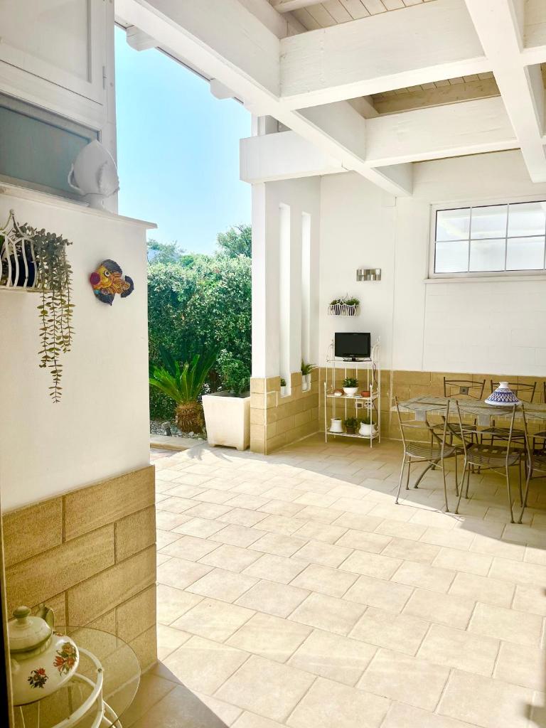 Polignano Villa with Jacuzzi, Garden & Parking 6