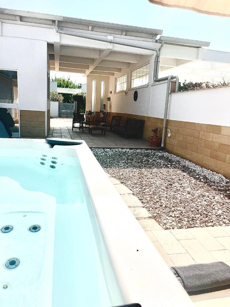 Polignano Villa with Jacuzzi, Garden & Parking 4